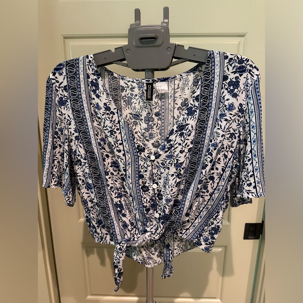 Blue & White Floral Tie-Front Women's Top